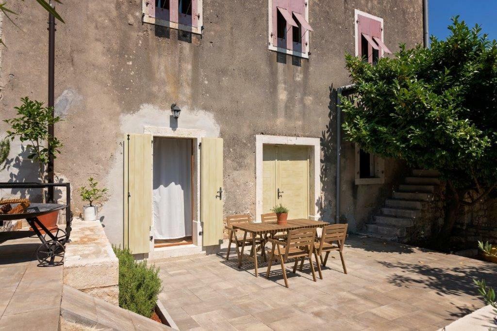 Old Town Studio And Apartment فيرسار المظهر الخارجي الصورة