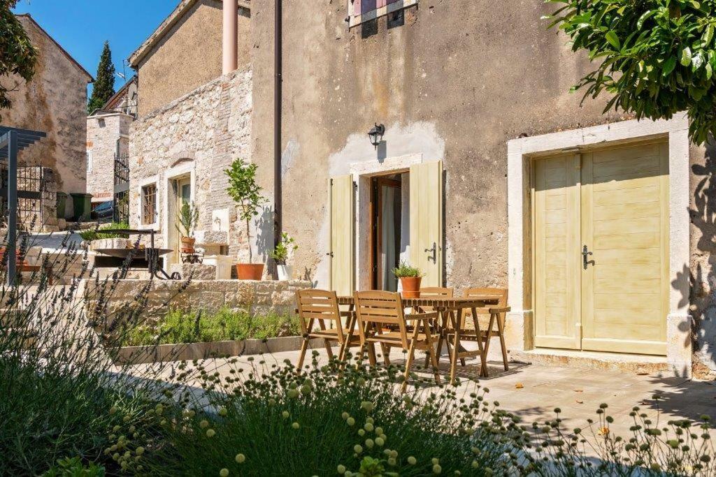 Old Town Studio And Apartment فيرسار المظهر الخارجي الصورة