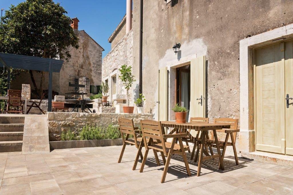 Old Town Studio And Apartment فيرسار المظهر الخارجي الصورة