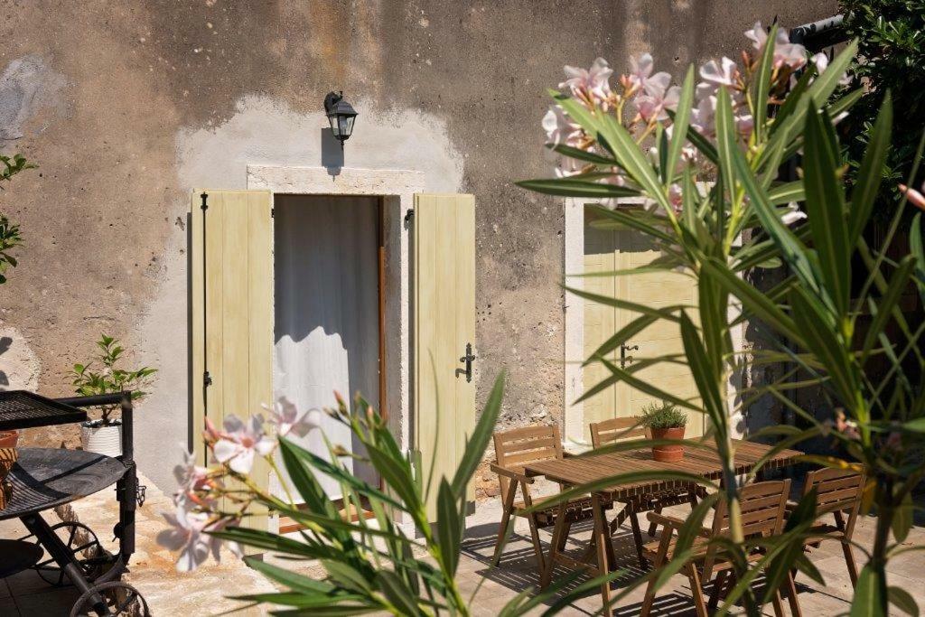 Old Town Studio And Apartment فيرسار المظهر الخارجي الصورة