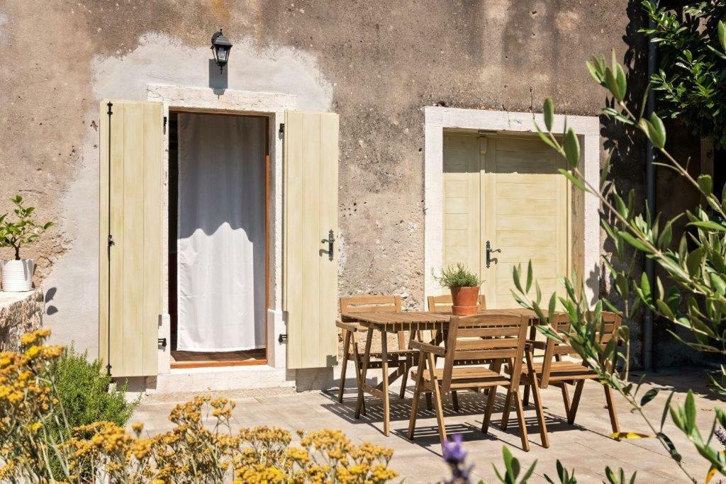 Old Town Studio And Apartment فيرسار المظهر الخارجي الصورة